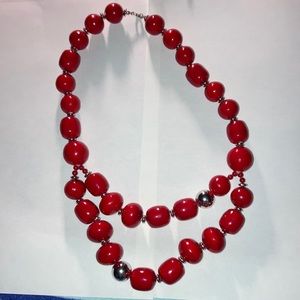 Z158 Costume jewelry red and silver colored necklace.
